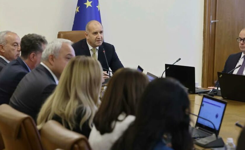 България ще финансира само несмъртоносна помощ за Украйна, спира парите за оръжие