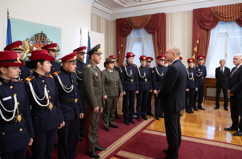  Президентът Радев: Духът на Българската армия може да бъде съхранен от квалифицирани и уверени офицери