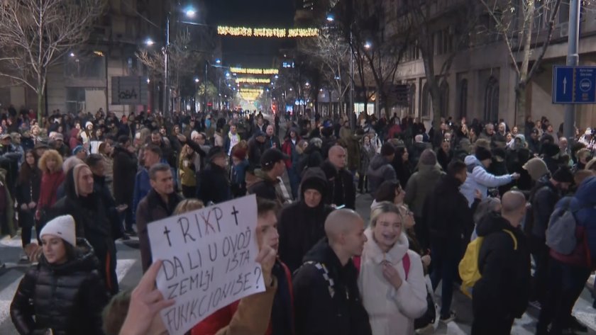  Стотици протестираха в Белград срещу победата на досегашните управляващи