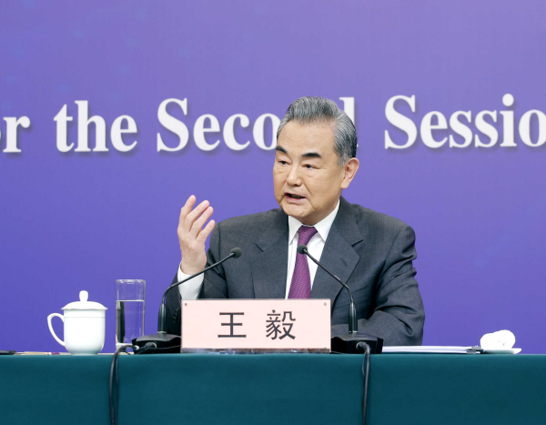  Външният министър Ван И за ролята на Китай в променящия се многополюсен свят и общността на споделено бъдеще