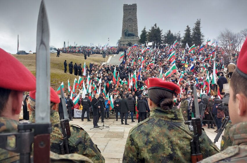  Хиляди се събраха на Шипка за националния празник