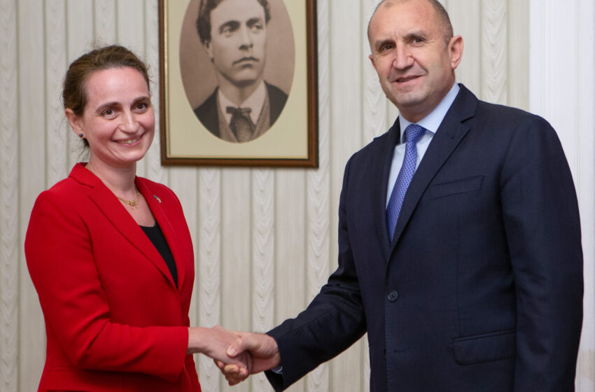  Президентът Радев се срещна с новия ръководител на Представителството на ЕК у нас Йорданка Чобанова