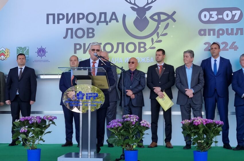  Министър Вътев: България остава лидер по отношение на трофейните качества на дивеча