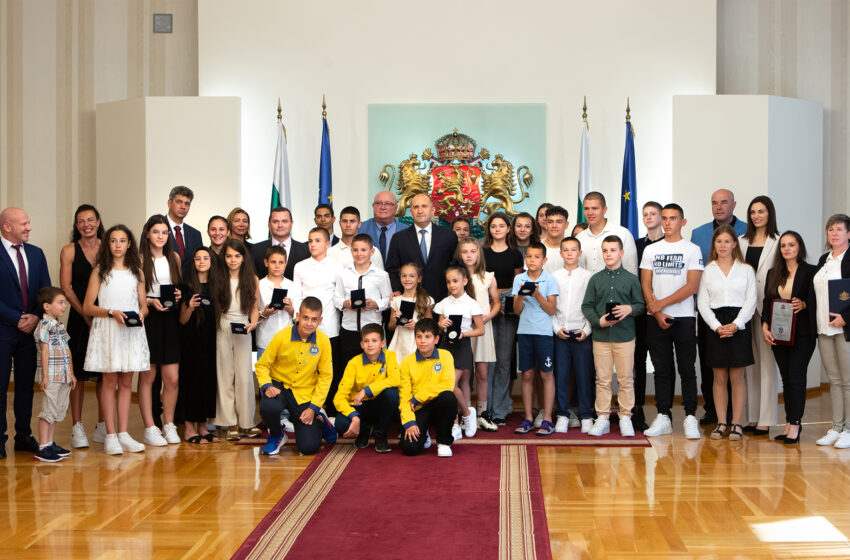  Румен Радев награди участниците в Инициативата “Спортувай с президента”