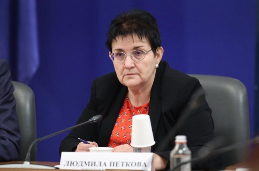  Министър Петкова: Най-напреднали сме от всички шест  държави по пътя към еврото