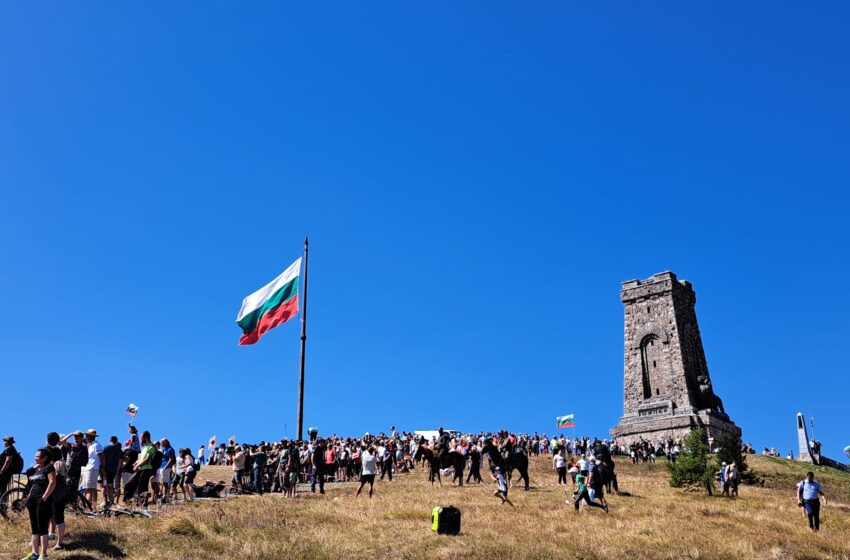  Хиляди българи отдадоха почит към загиналите в Шипченската епопея преди 147 години