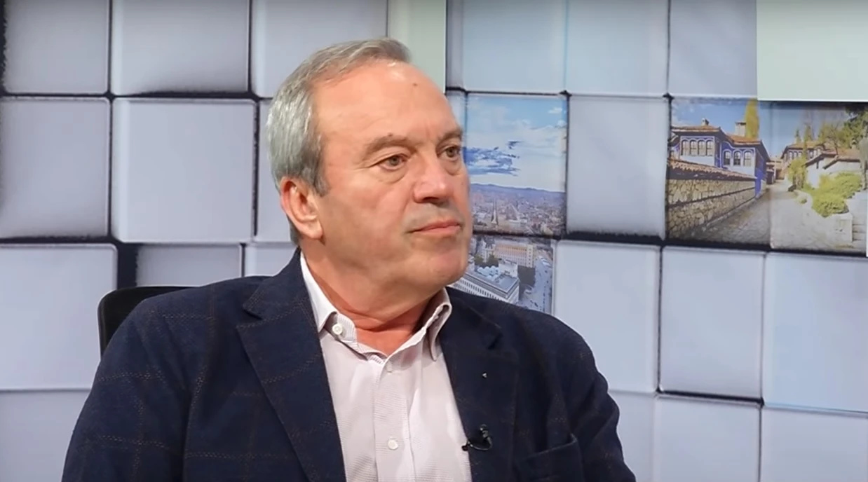 Виктор Папазов: А ние бодро се качваме на потъващия Титаник на еврото...