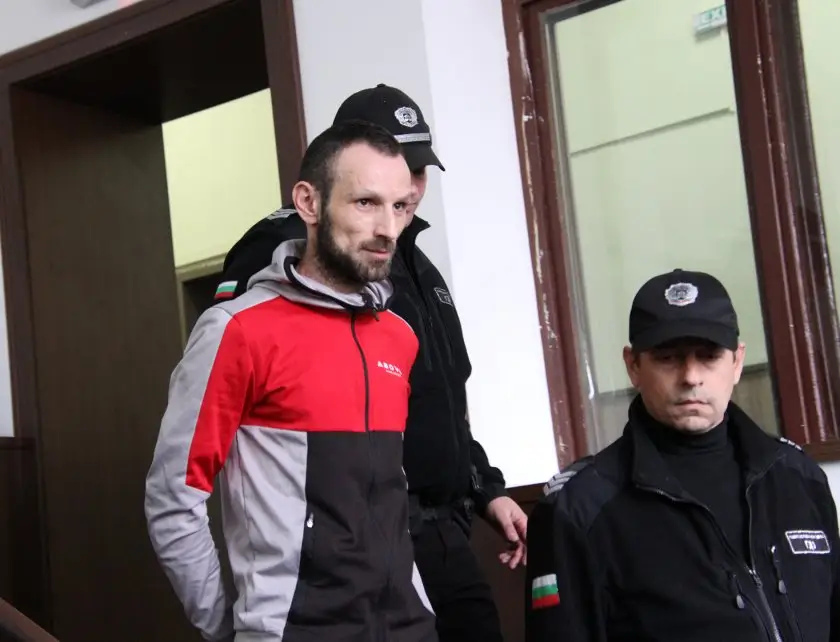 Обжалват меката присъда на изверга, малтретирал дете и заснамал насилието