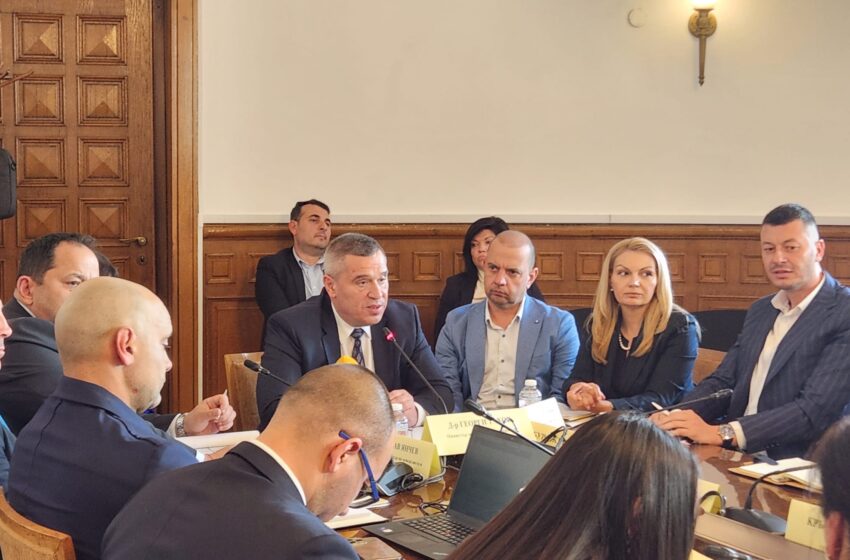 ЦКС с работещо социално решение “Магазини за хората”! Министър Тахов обяви в НС: В ход е учредяването заедно с ЦКС на “Магазини за хората” ЕАД!