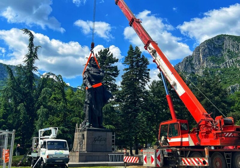 В навечерието на празника на Враца: Паметникът на Христо Ботев вече е на мястото си