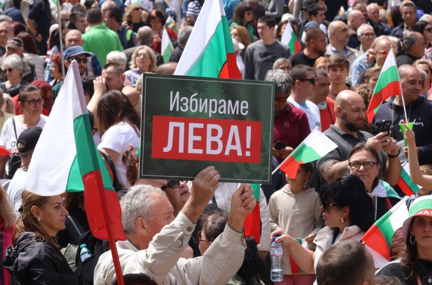 Хиляди протестираха в защита на лева из цялата страна