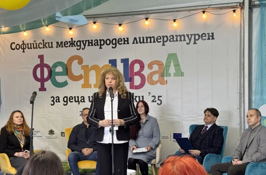  Вицепрезидентът Йотова откри Пролетният панаир на книгата пред НДК