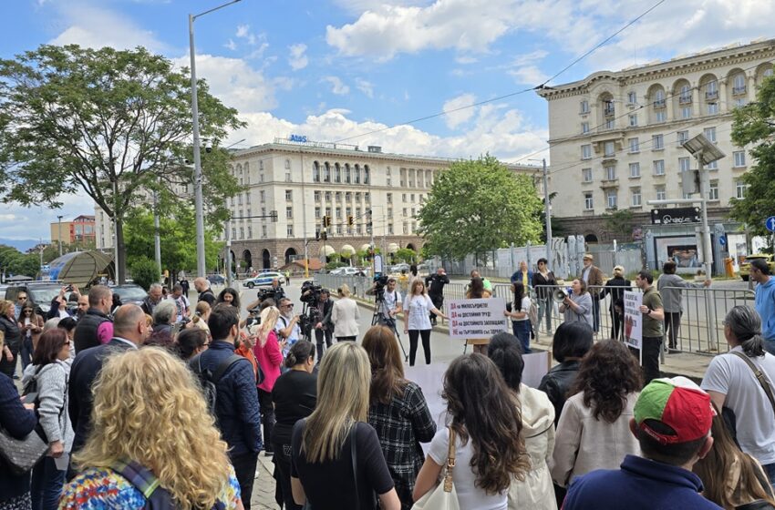 Медицински сестри искат възнаграждения, равни на 150% от средната заплата за София