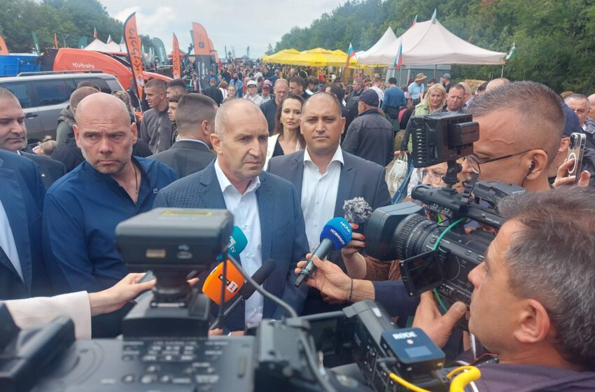 Радев: Протестите и социологическите проучвания показват, че хората държат думата им да бъде чута