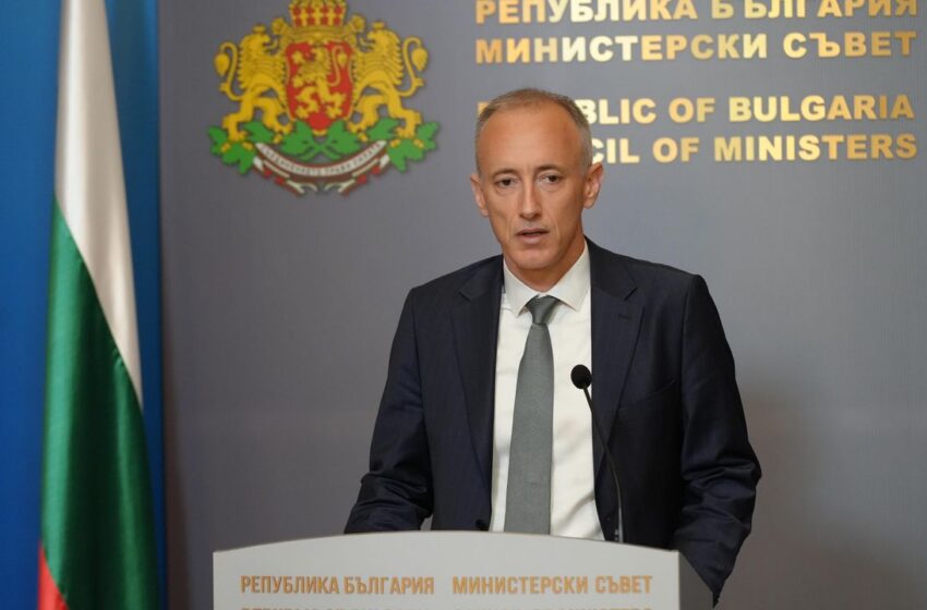 Просветният министър на 24 май: Бъдете горди! Бъдете българи!