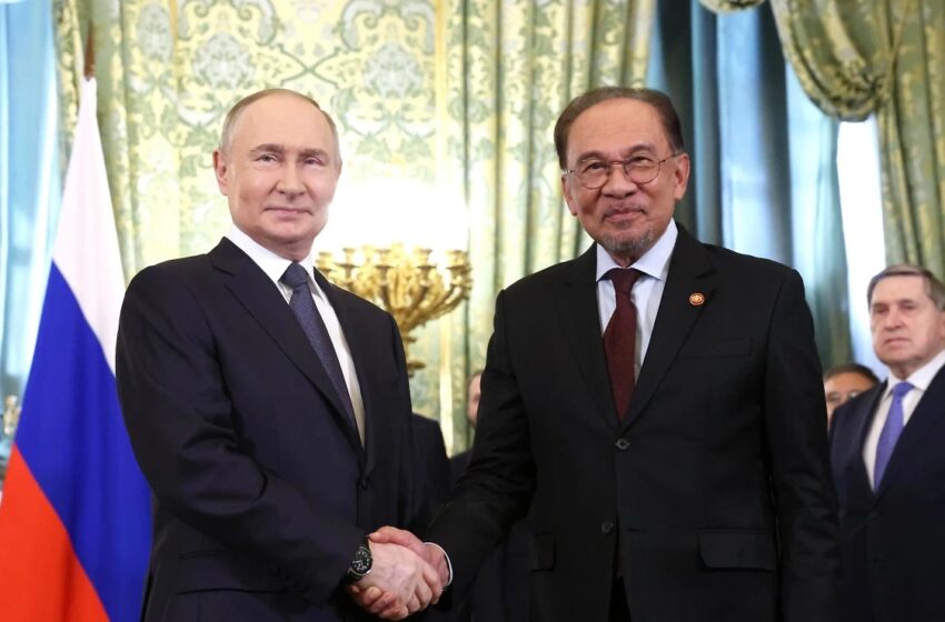 Премиерът на Малайзия обсъди с Путин решението на ИКАО за катастрофата на Boeing