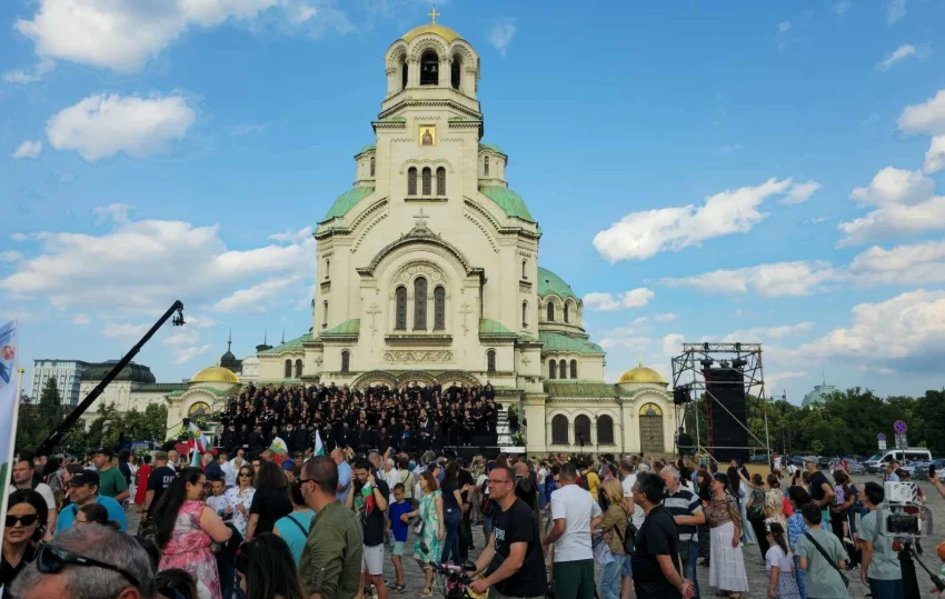 Десетки хиляди защитиха традиционните ценности с шествие за семейството в София