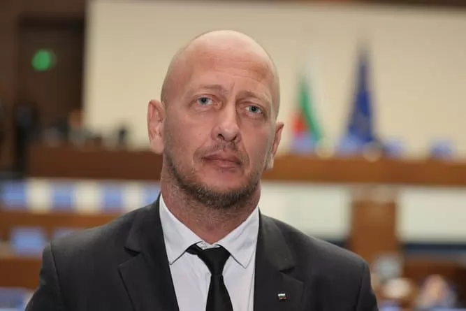 Депутат от “Възраждане”: “Вината” ни е, че защитаваме волята на 604 хиляди българи, искащи референдум