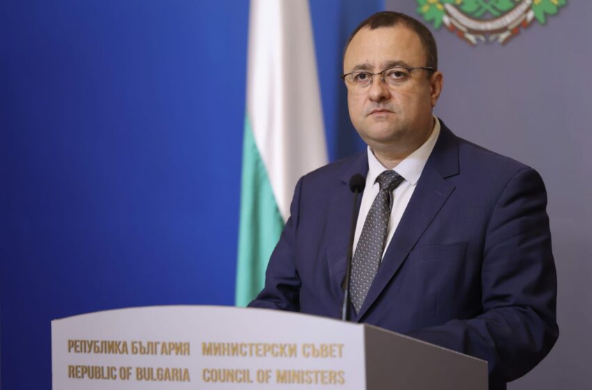  Министър Иванов: Крайната цел е до края на годината Плевен да остане само на нощен режим на водата