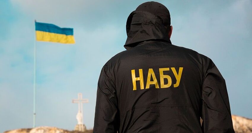 Арести и десетки обиски на антикорупционни служители в Украйна