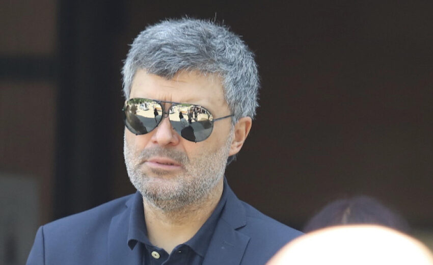  Внезапно почина Тодор Славков