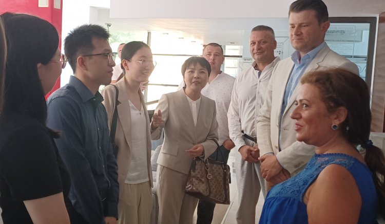  Посланикът на Китай в България проведе среща с представители на БСП – Бургас