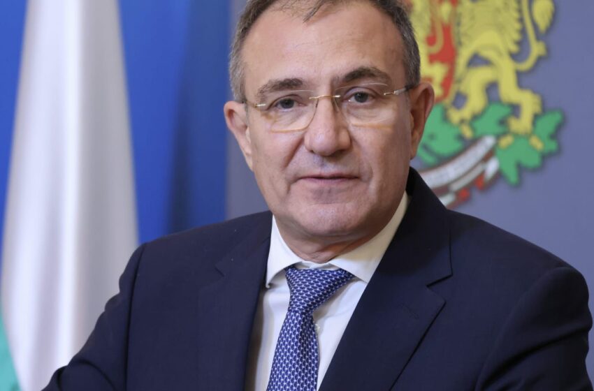  Министър Гуцанов: Вместо да внасяме кадри от чужбина, да работим за връщането на българите