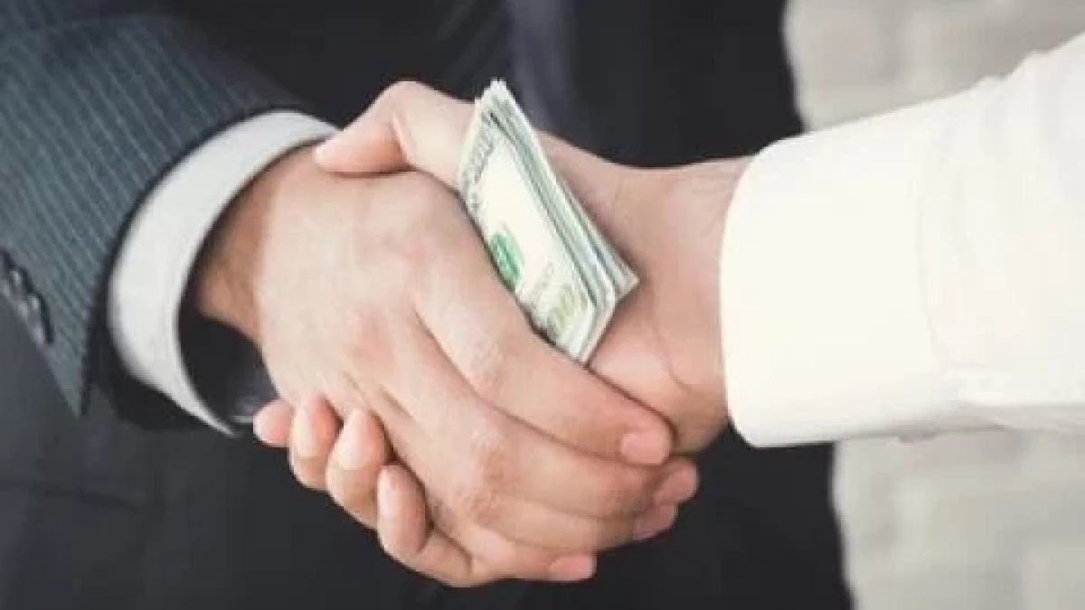 МВР и Прокуратурата с подробности за скандала с подкуп, поискан от шофьорите, превозващи оборудването на Роби Уилиамс