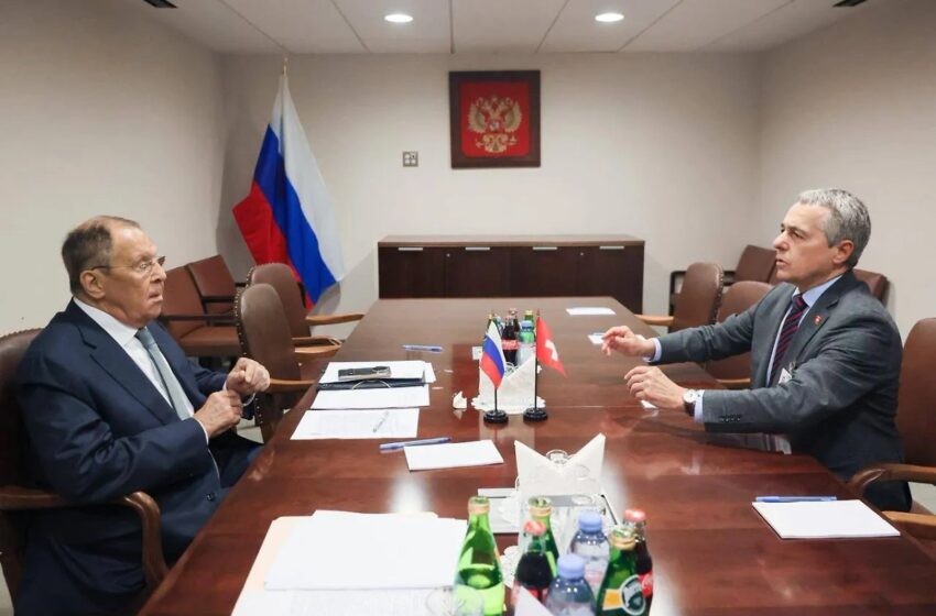  Лавров обсъди недружелюбната политика към Русия с колегата си от Швейцария