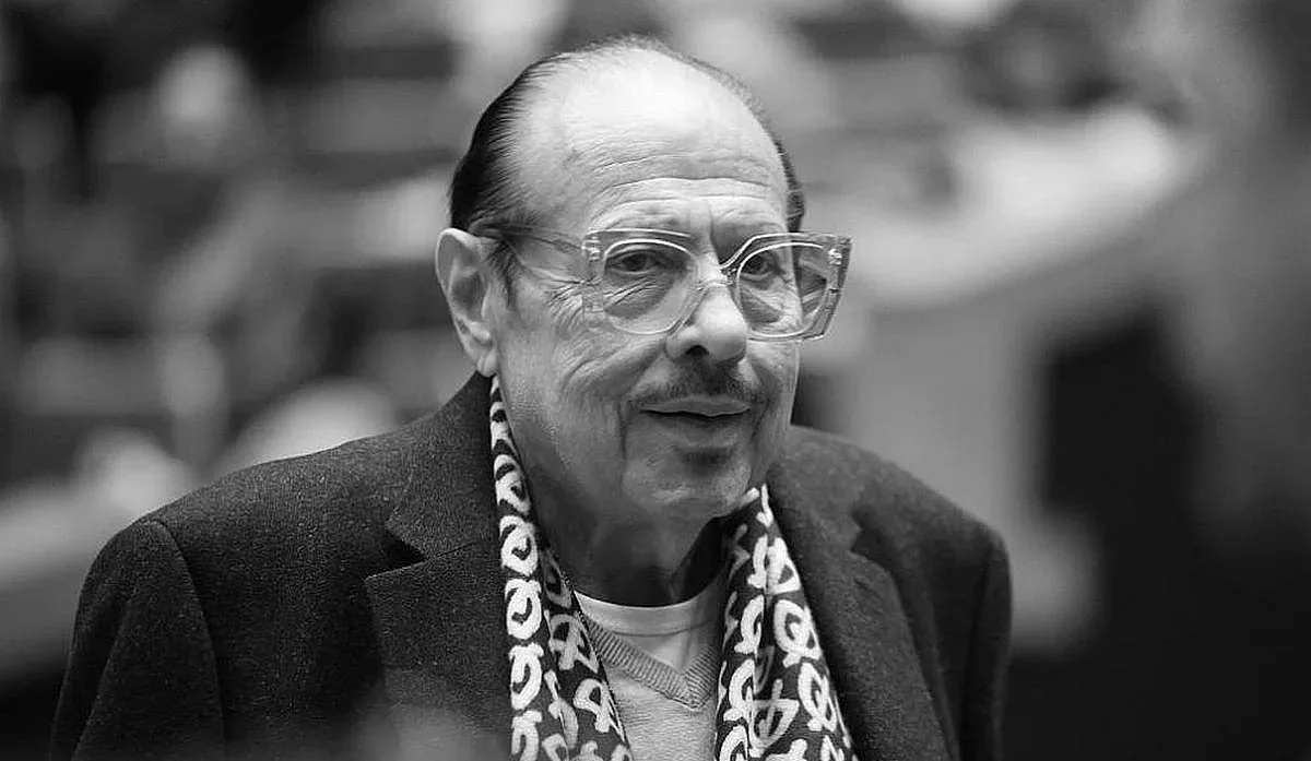Почина художникът, текстописец и светски хроникьор Иван Тенев, известен като "Агент Тенев"