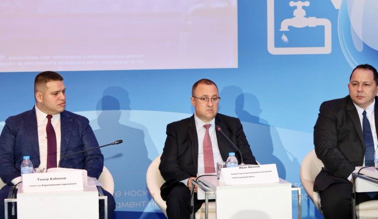 Министър Иван Иванов поиска ВиК операторите да не повишават цената на водата