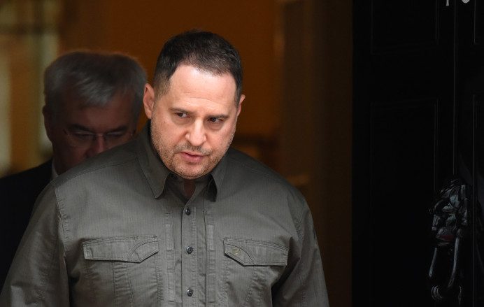 Дясната ръка на Зеленски - обискираният за корупция Андрий Ермак е подал оставка