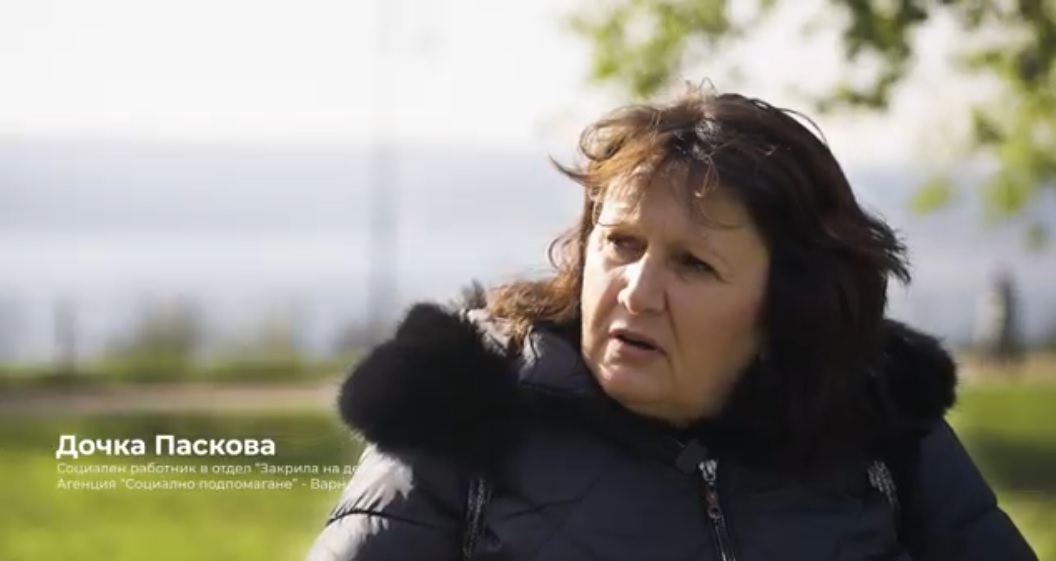 Дочка Паскова 32 години помага на деца да останат при семействата си