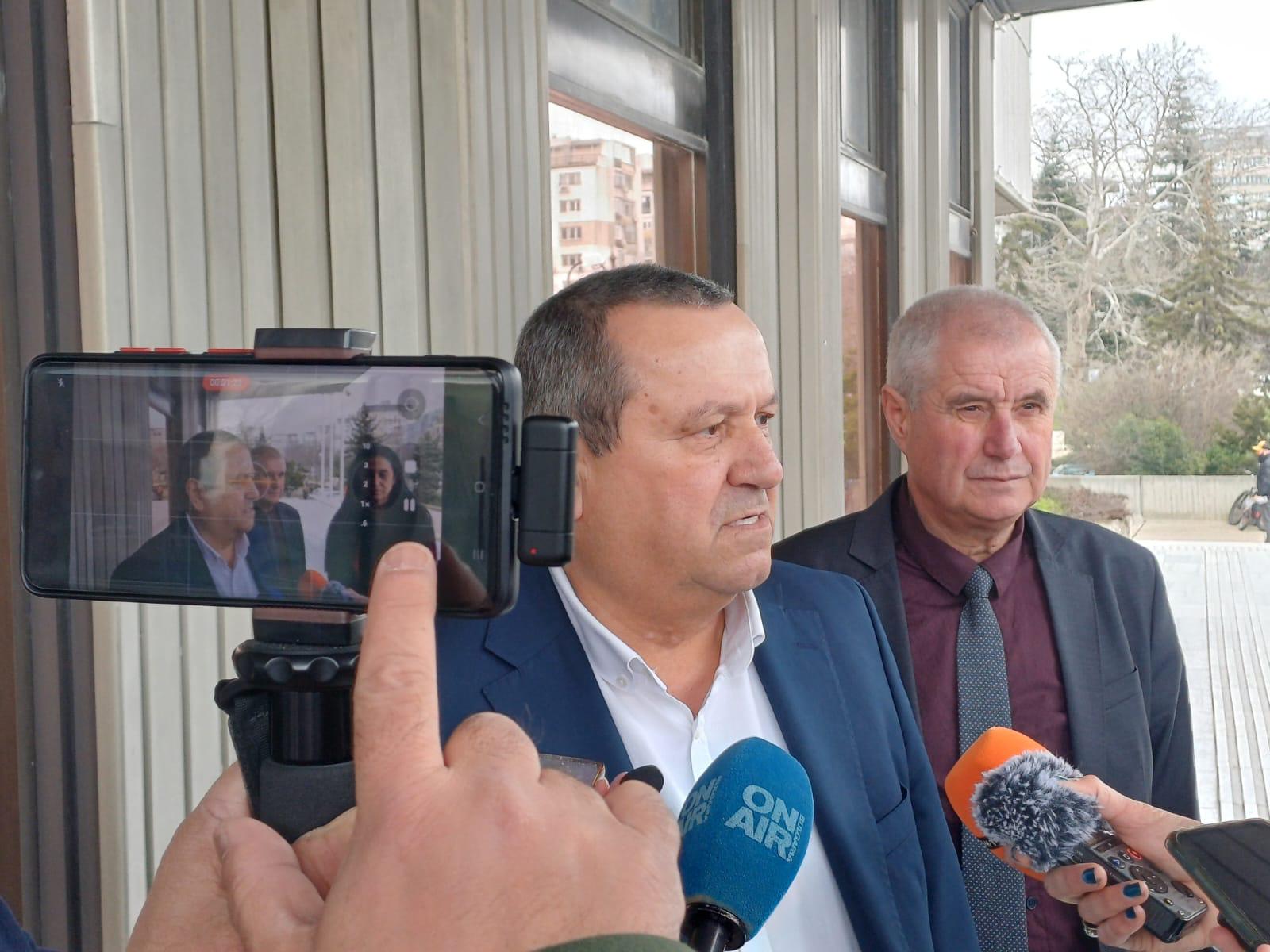 Министър Адемов: С удължителния закон за бюджета гарантираме всички социални плащания и повишението на пенсиите