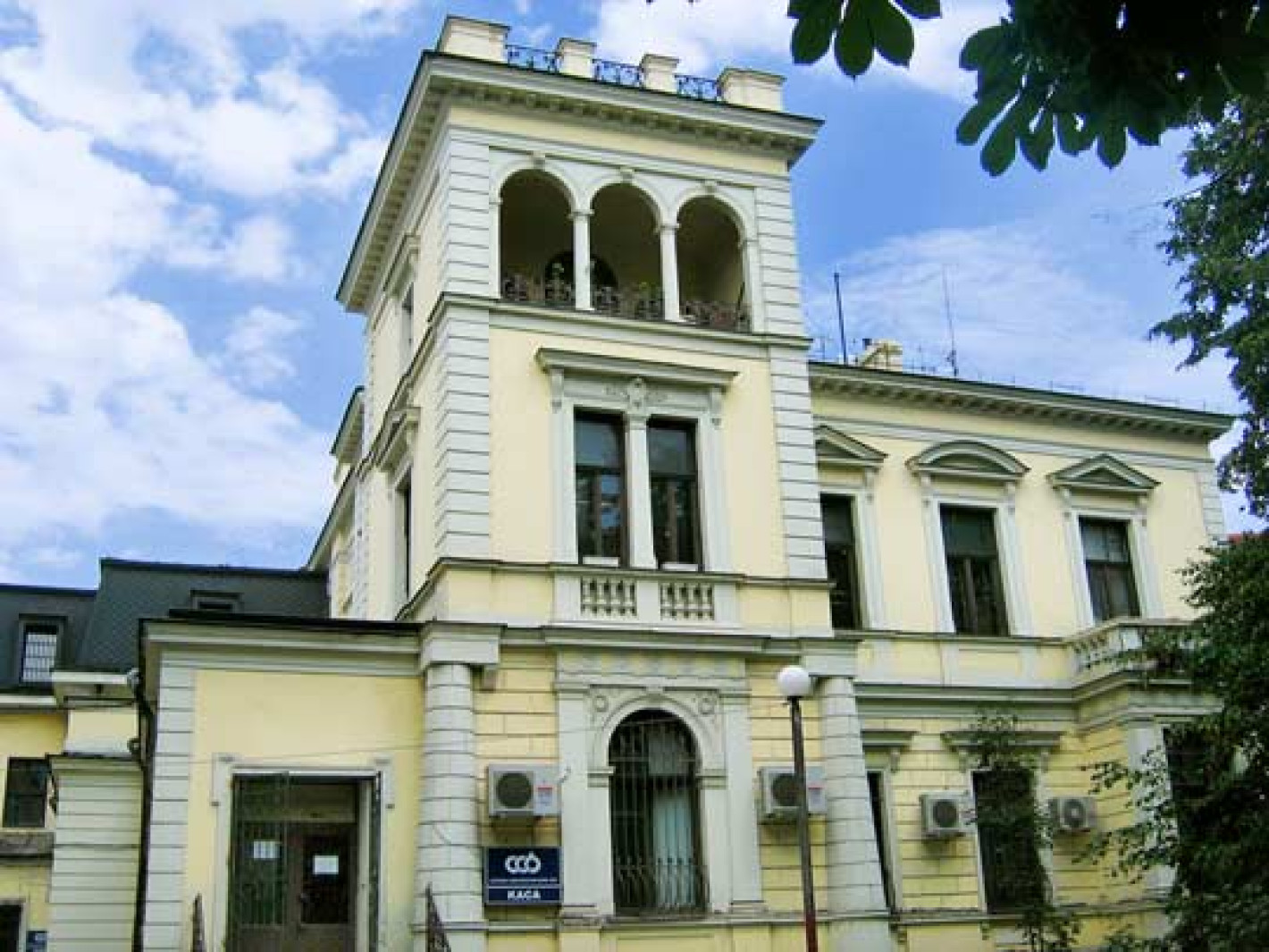 Вицепремиерът Иво Христов предлага сградата на бившия Нотариат в София да стане дом за млади таланти