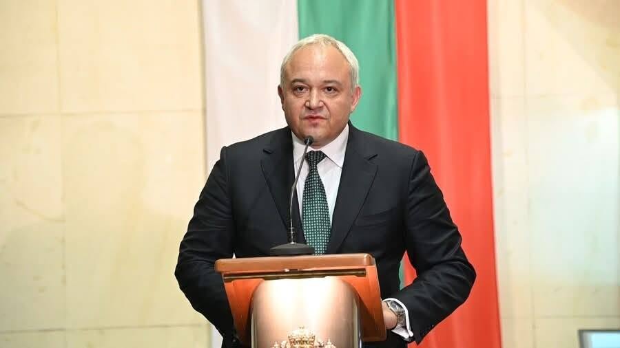 Демерджиев: Ангажирани с доставка на мантинели дружества са отклонявали средства в „дружество касичка“, плащало полети на Делян Пеевски за над 5 милиона евро