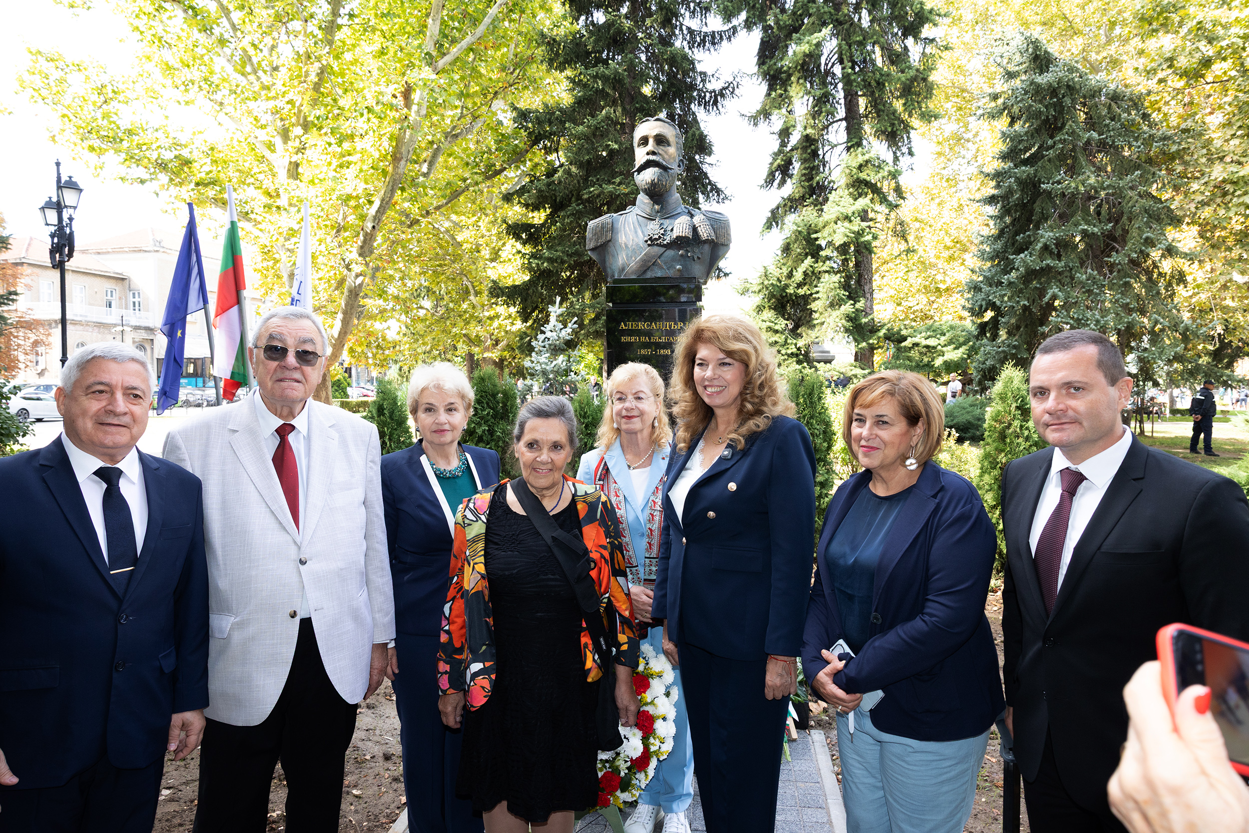 Държавният глава откри бюст-паметник на Александър Батенберг в Русе