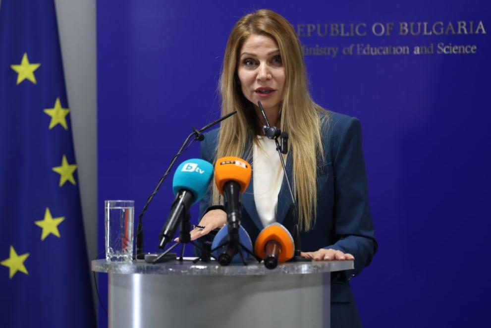 Мерките за подобряване на деисциплината в училище ще са в сила от втория срок, заявиха от МОН