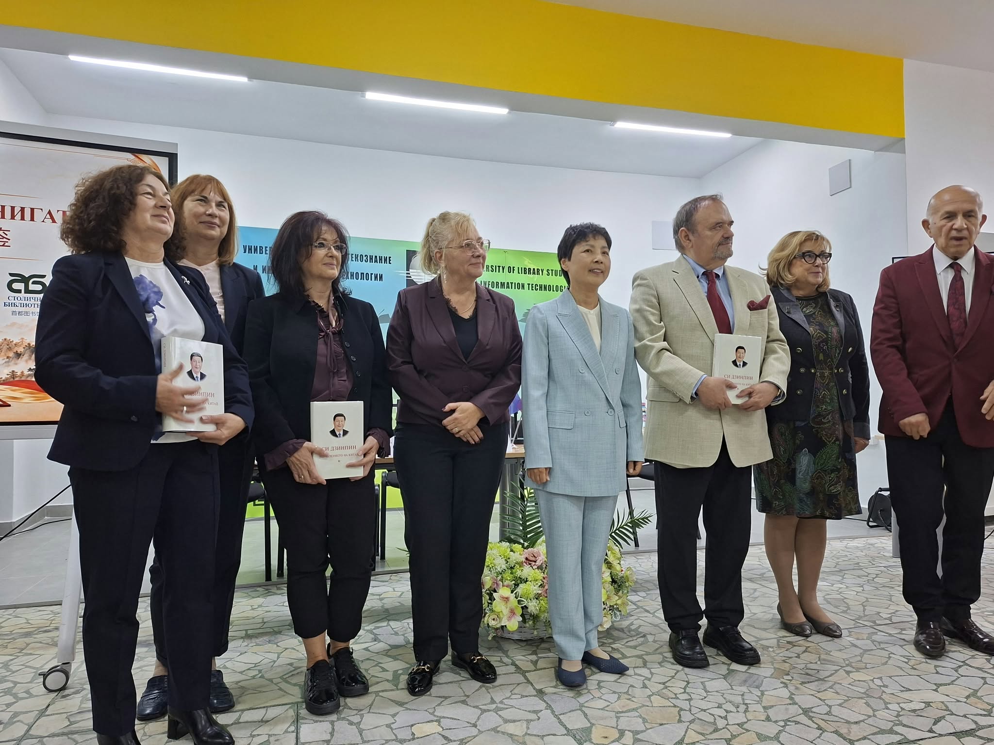 Посолството на Китай дари книги за библиотеките на България