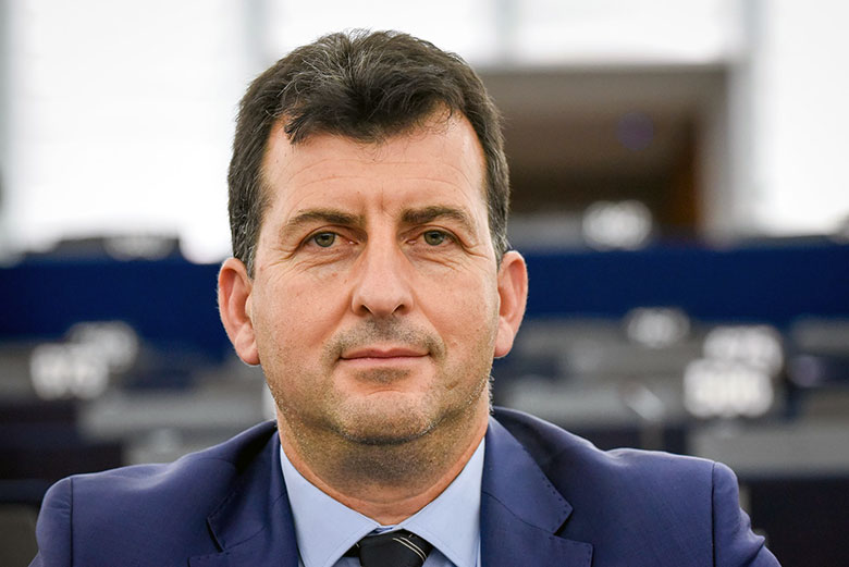 Асим Адемов, евродепутат от ГЕРБ-СДС: Защо членовете и симпатизантите на ГЕРБ няма да подкрепят Андрей Гюров