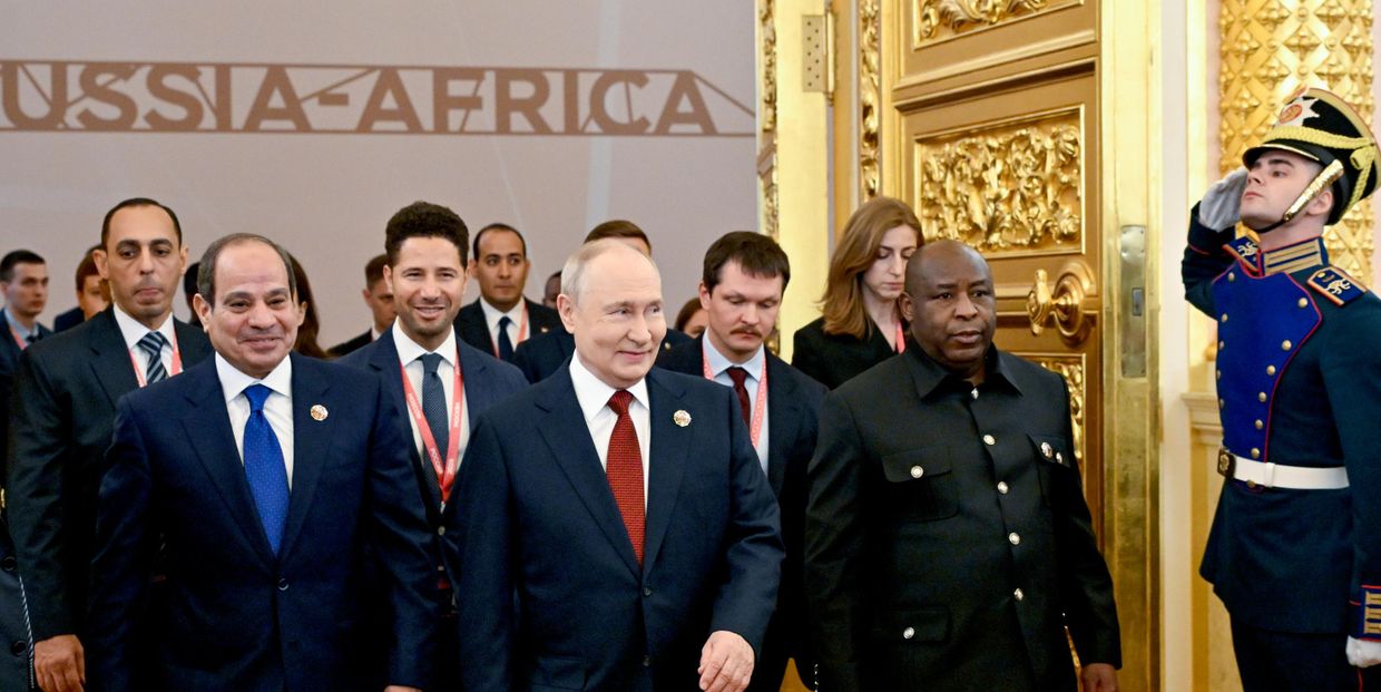 Президентите на Русия и Бурунди – Владимир Путин и Еварист Ндайишимийе (на преден план от ляво на дясно)