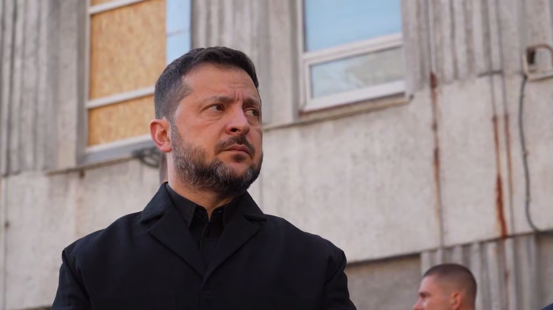 Зеленски отмени забраната за удари по руски рафинерии: „С това е приключено“